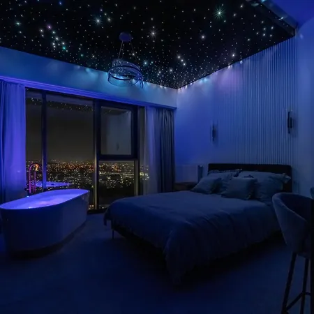 Hanza Tower Sky Lux 17th Floor 아파트