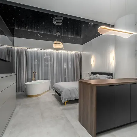 Hanza Tower Sky Lux 17th Floor 아파트