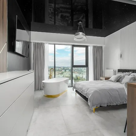 Hanza Tower Sky Lux 17th Floor 아파트 *