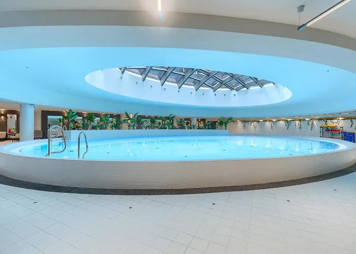 Hanza Tower Sky Lux 17th Floor 아파트