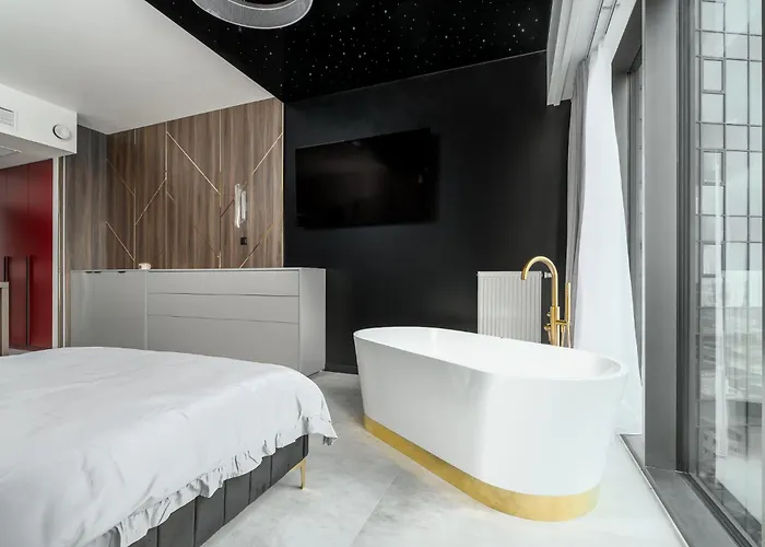 Hanza Tower Sky Lux 17th Floor 아파트